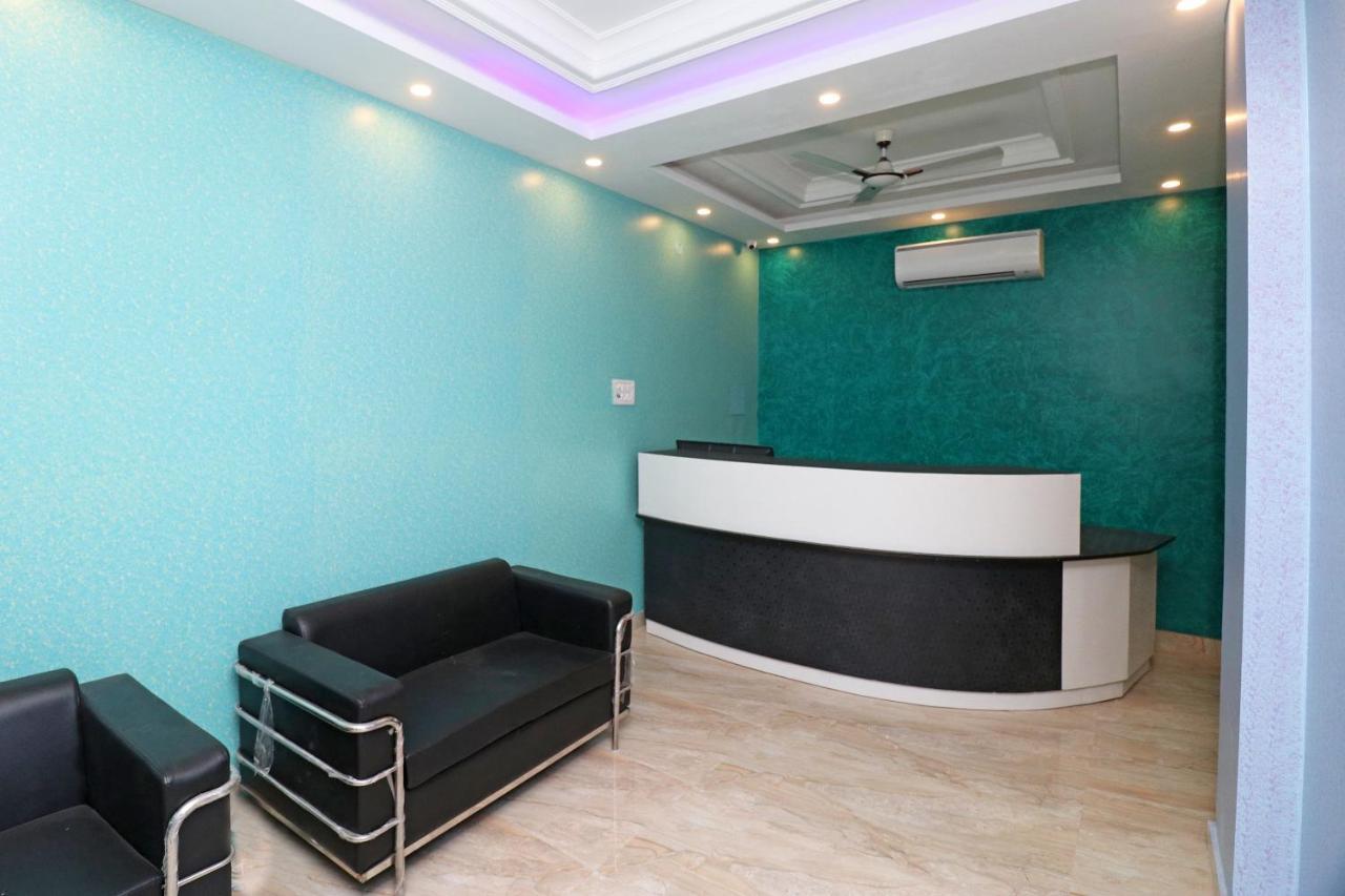 Oyo 25130 Hotel Royal Inn New Delhi Ngoại thất bức ảnh