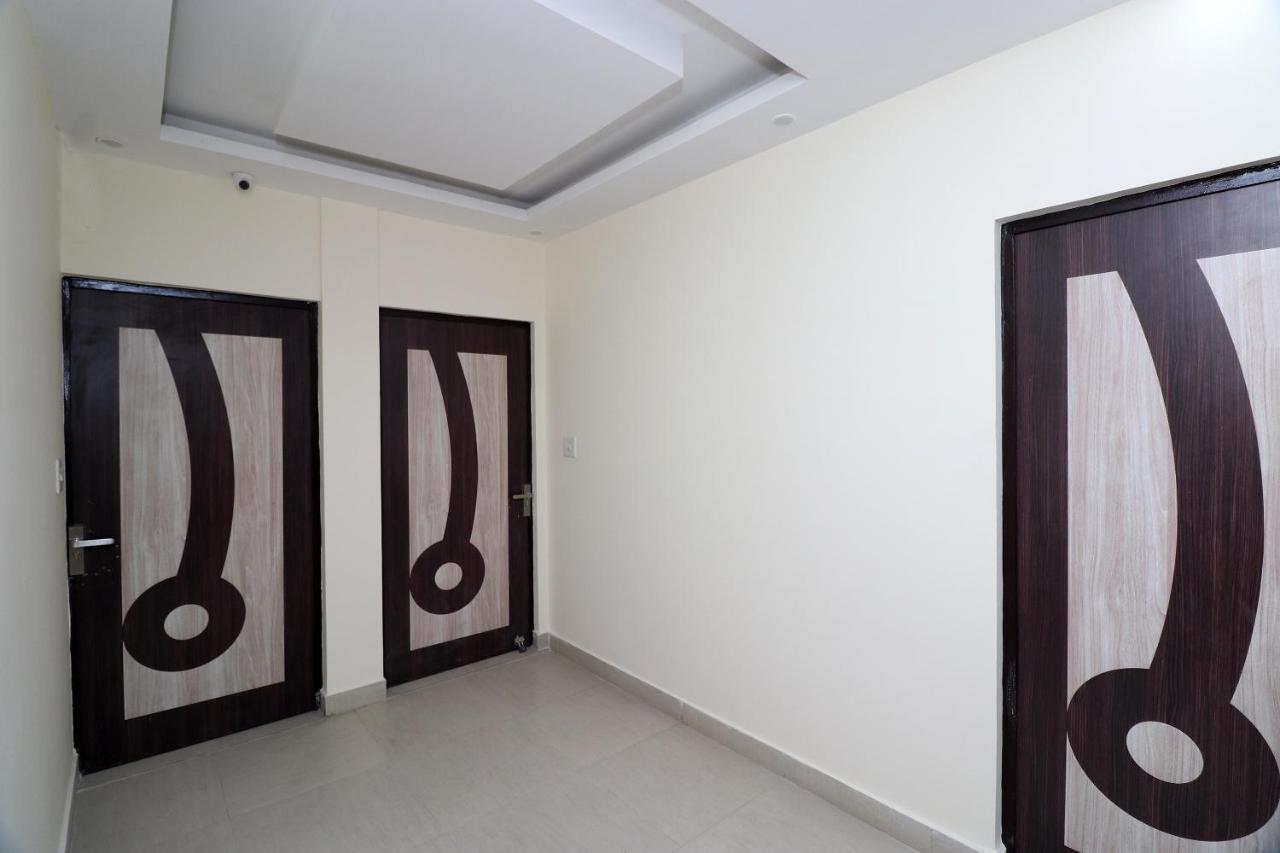 Oyo 25130 Hotel Royal Inn New Delhi Ngoại thất bức ảnh